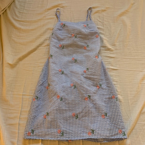 Lulus Dresses & Skirts - NWOT Lulu’s Open Back Mini Dress